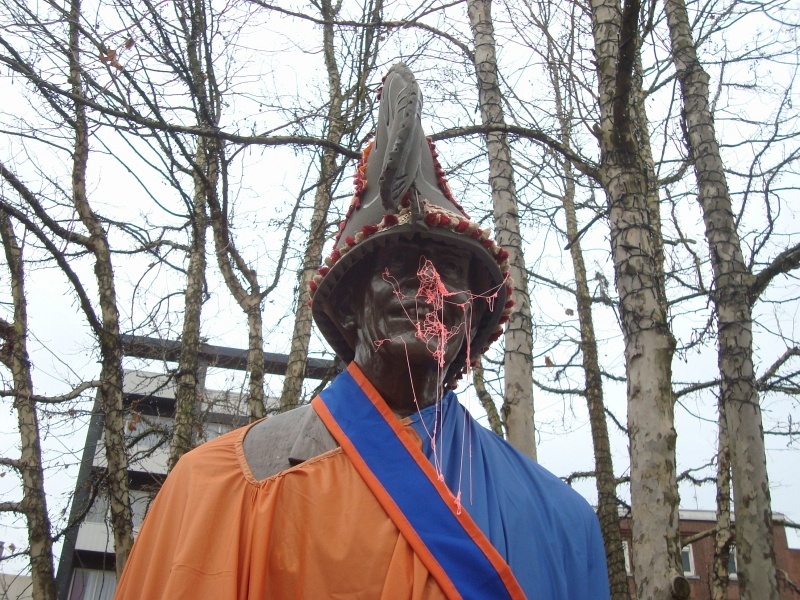 Kohalik suurkuju Frits Philips pidurõivais.